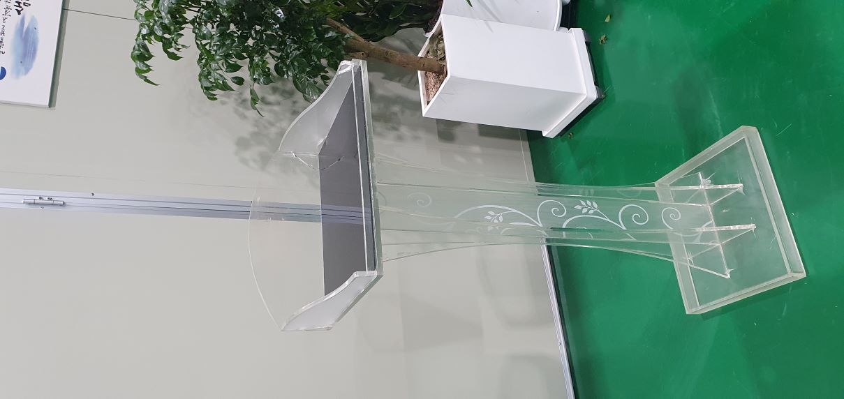아크릴단상(사회자)